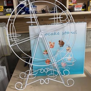 Cupcake Ferris wheel stand